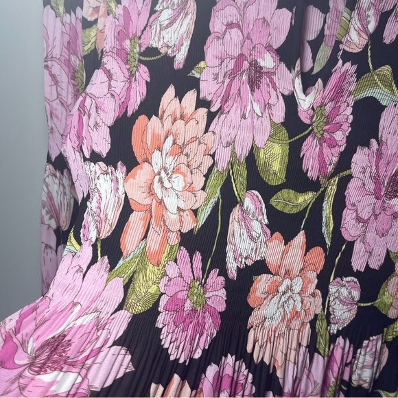 *Sold* Floral & Ivy Women’s Black Pink Floral feminine Blouse Top in M Flowy - Picture 5 of 10